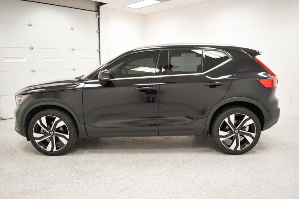 Used 2023 Volvo XC40 B5 AWD Ultimate Bright SUV