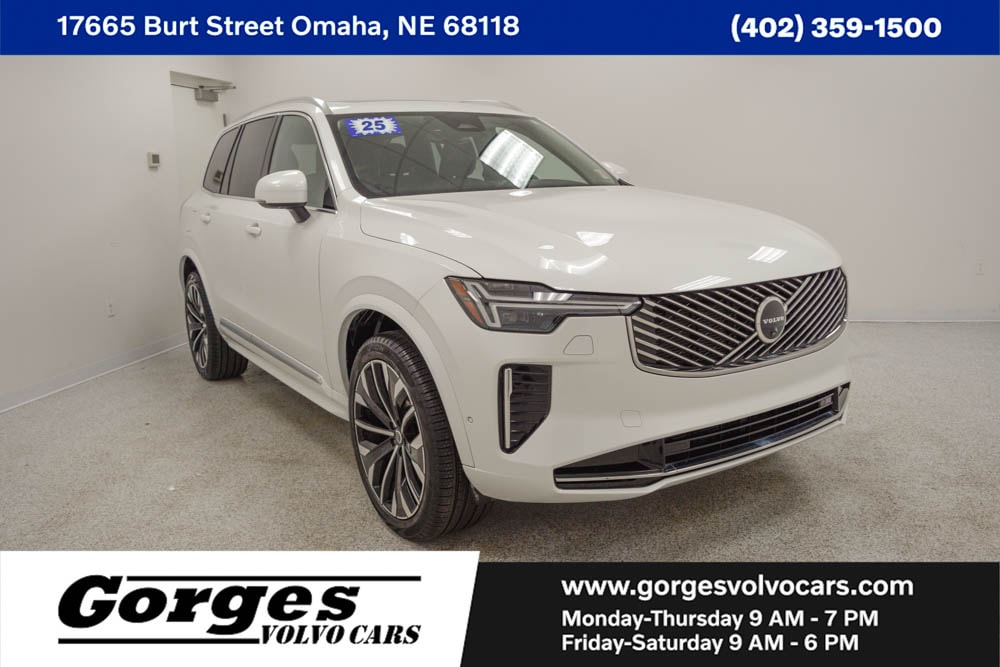 2025 Volvo XC90 Plus's photo