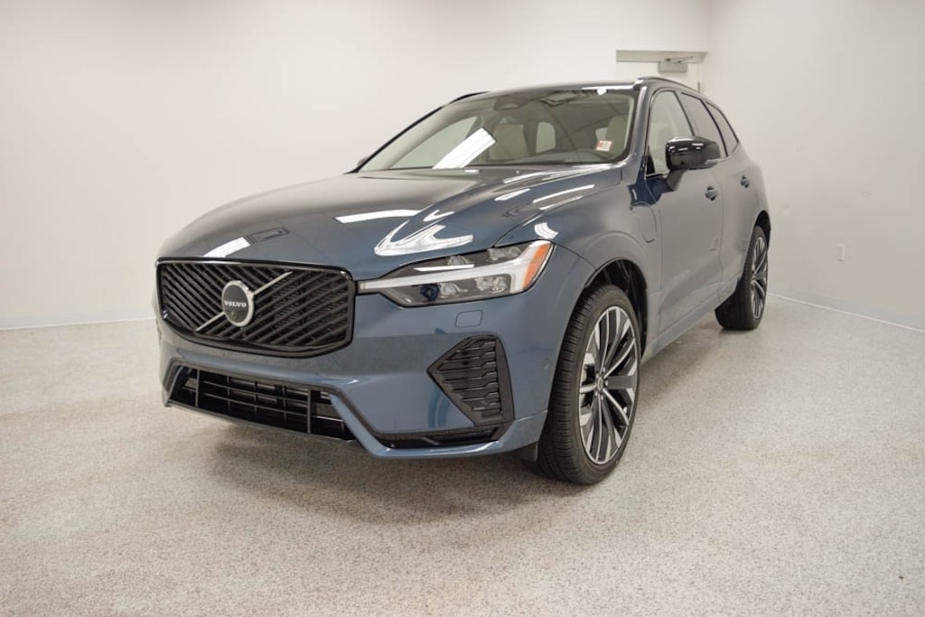 New 2026 Volvo XC60 plug-in hybrid T8 Ultra SUV