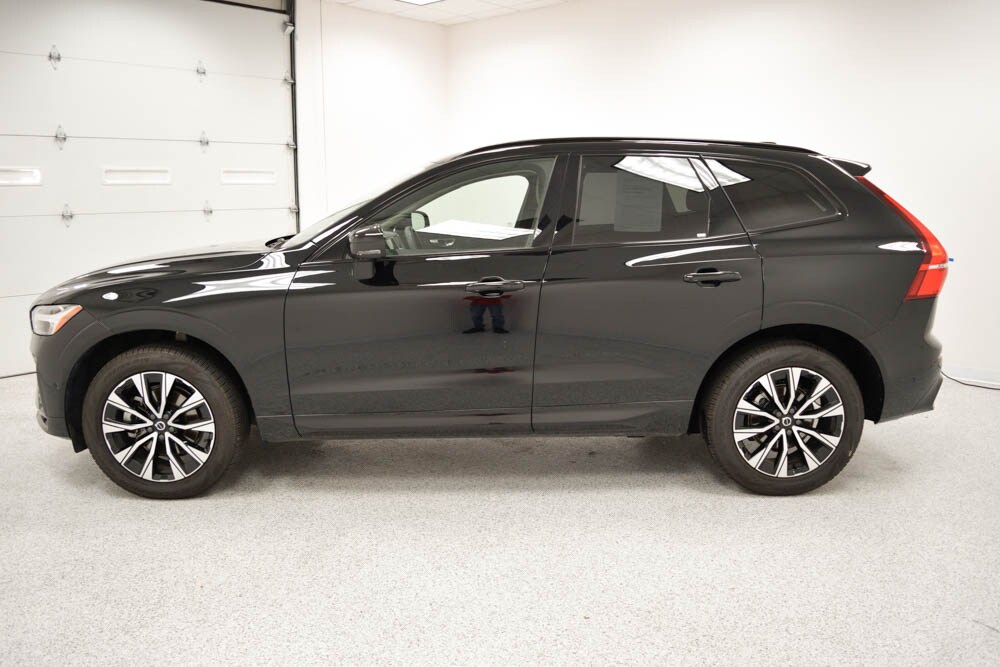 2025 Volvo XC60 B5 Plus photo 2