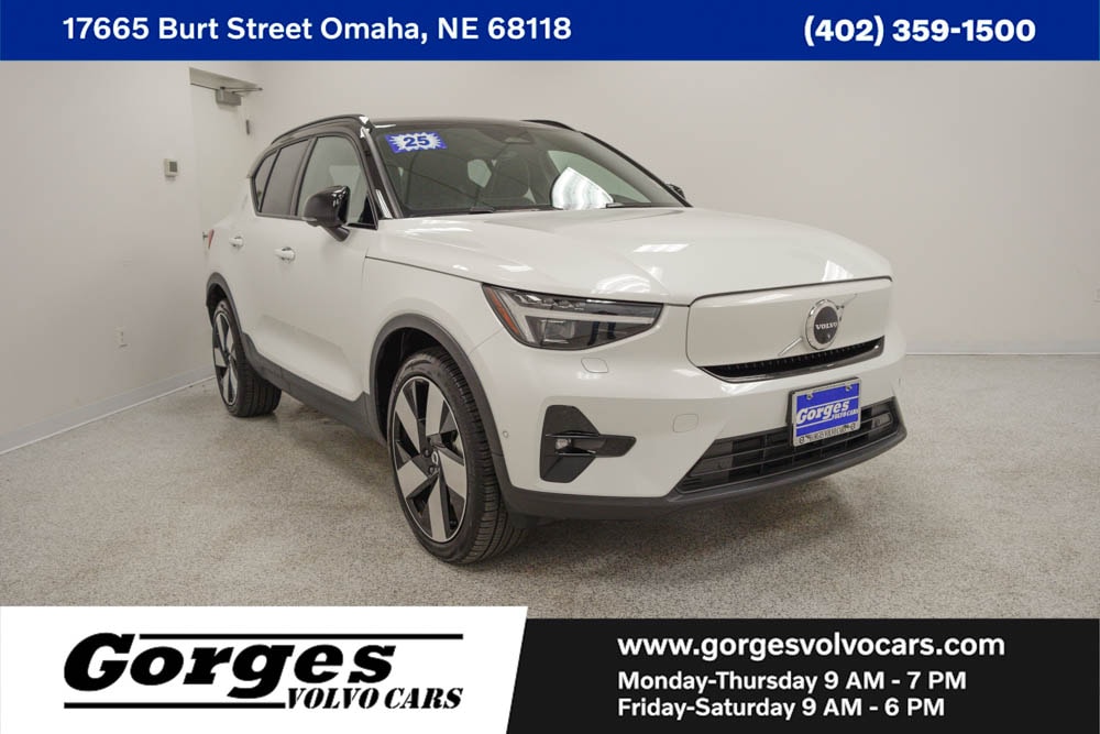 2023 Volvo XC40 Ultimate's photo