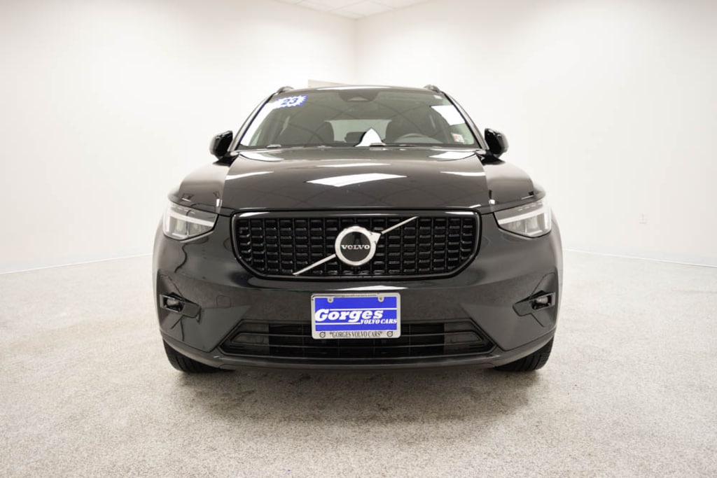 Used 2023 Volvo XC40 B5 AWD Plus Dark SUV