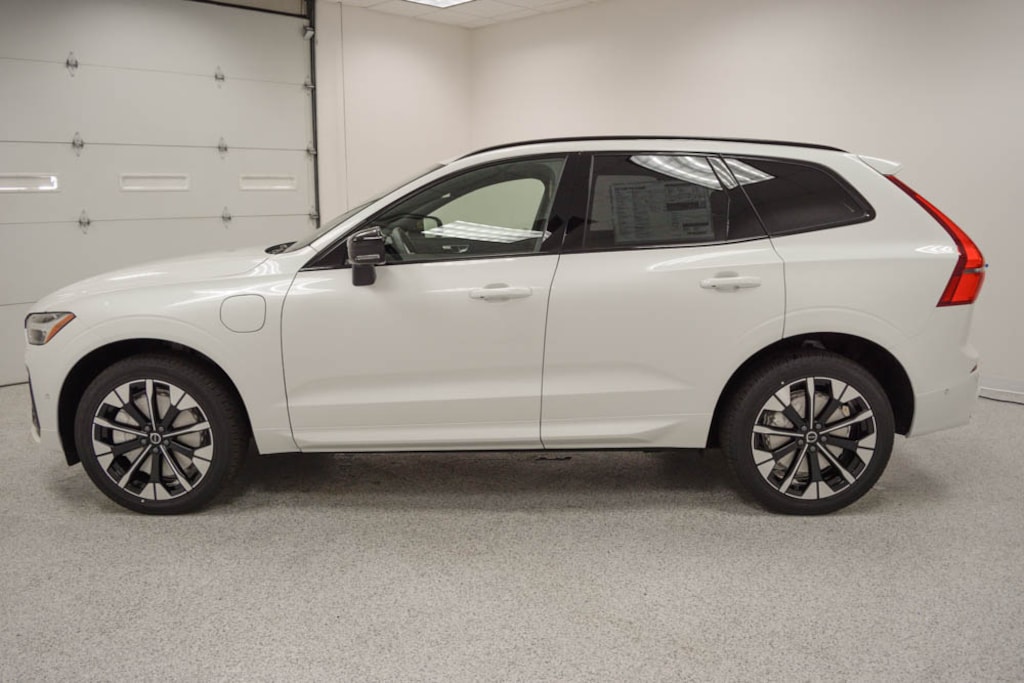 New 2026 Volvo XC60 plug-in hybrid T8 Plus SUV