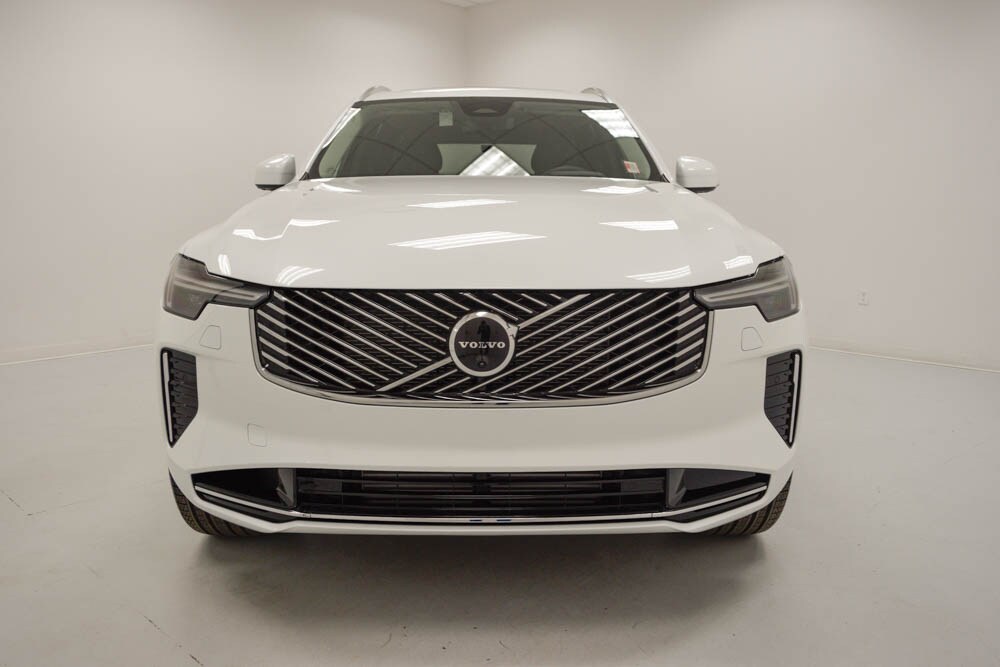 2025 Volvo XC90 T8 photo 2
