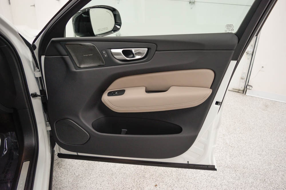2026 Volvo XC60 Plus - Photo 21