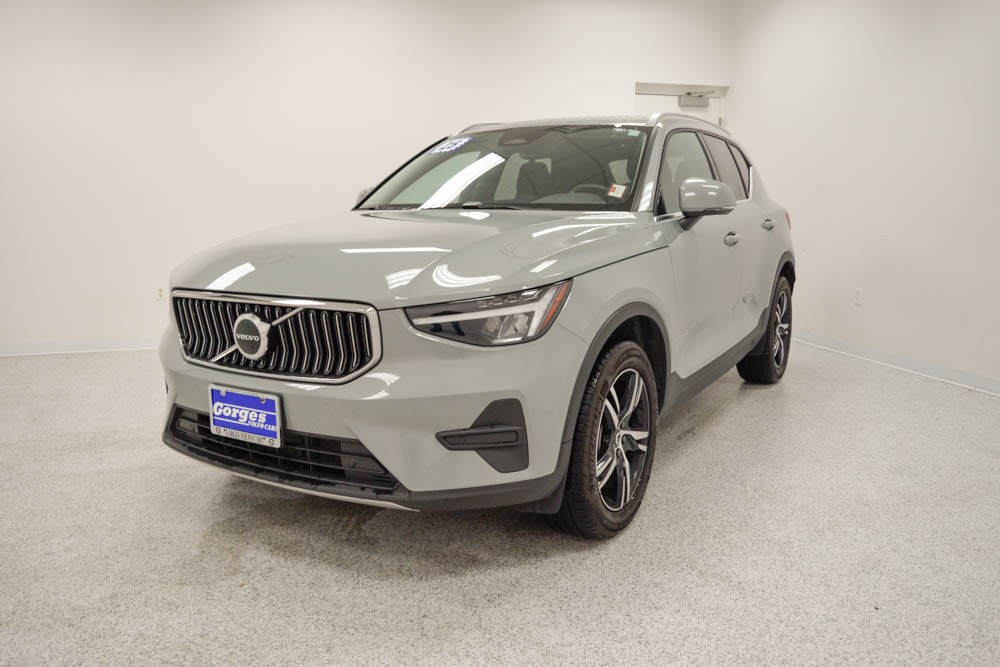 2025 Volvo XC40 Core photo 2