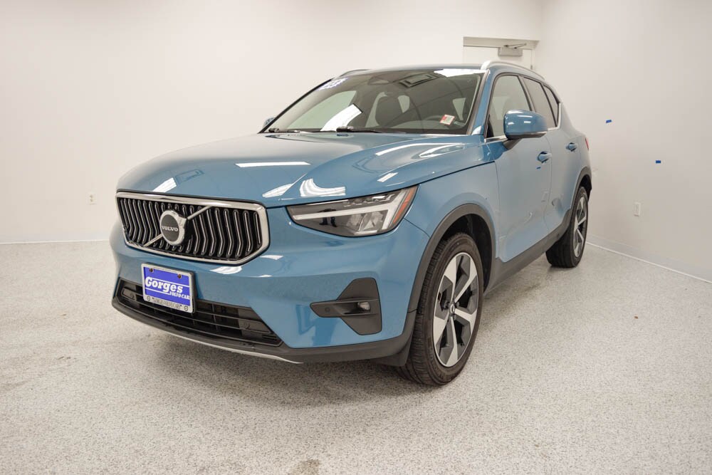 2023 Volvo XC40 AWD Plus photo 3