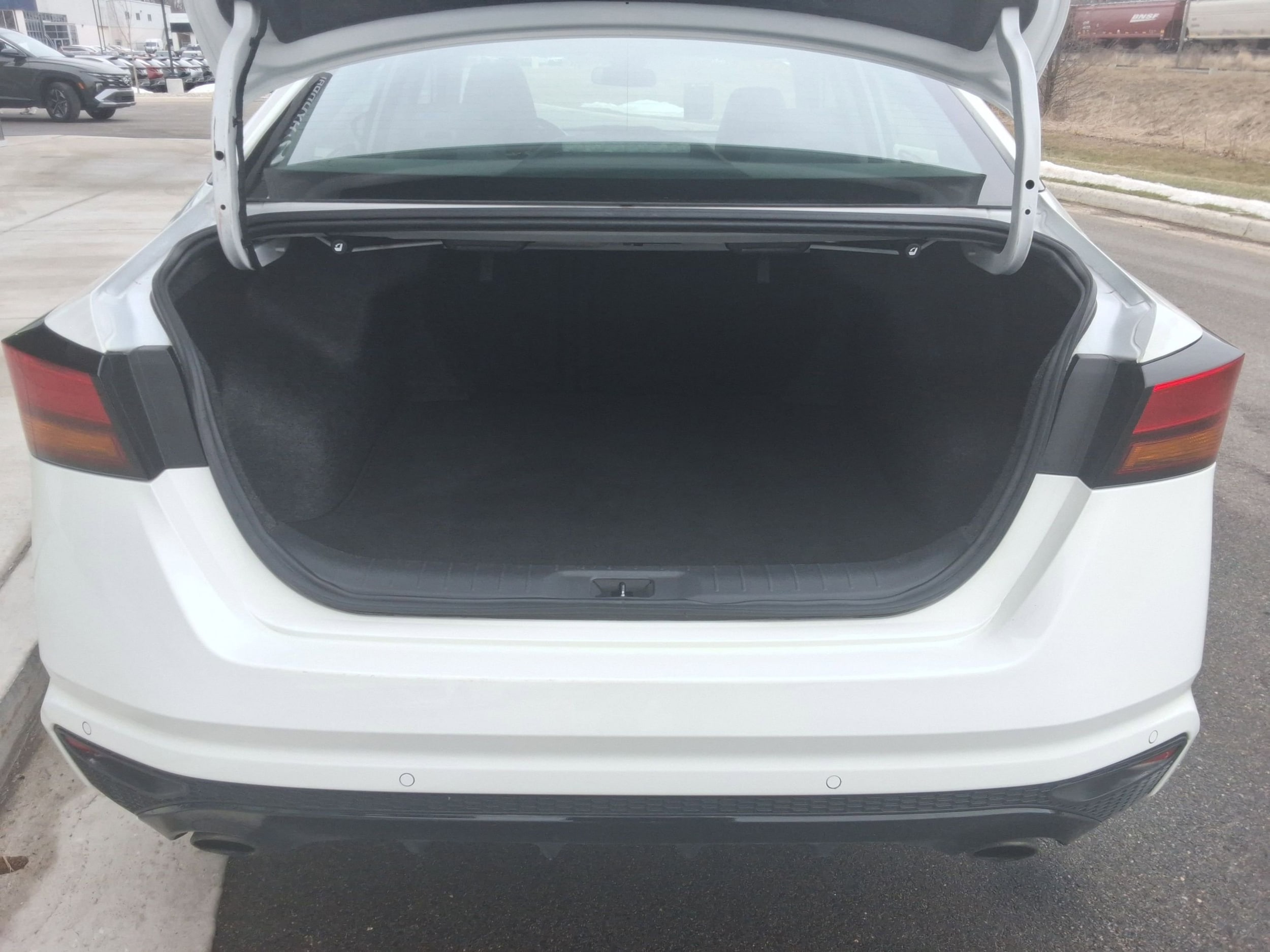 2024 Nissan Altima SR - Photo 27