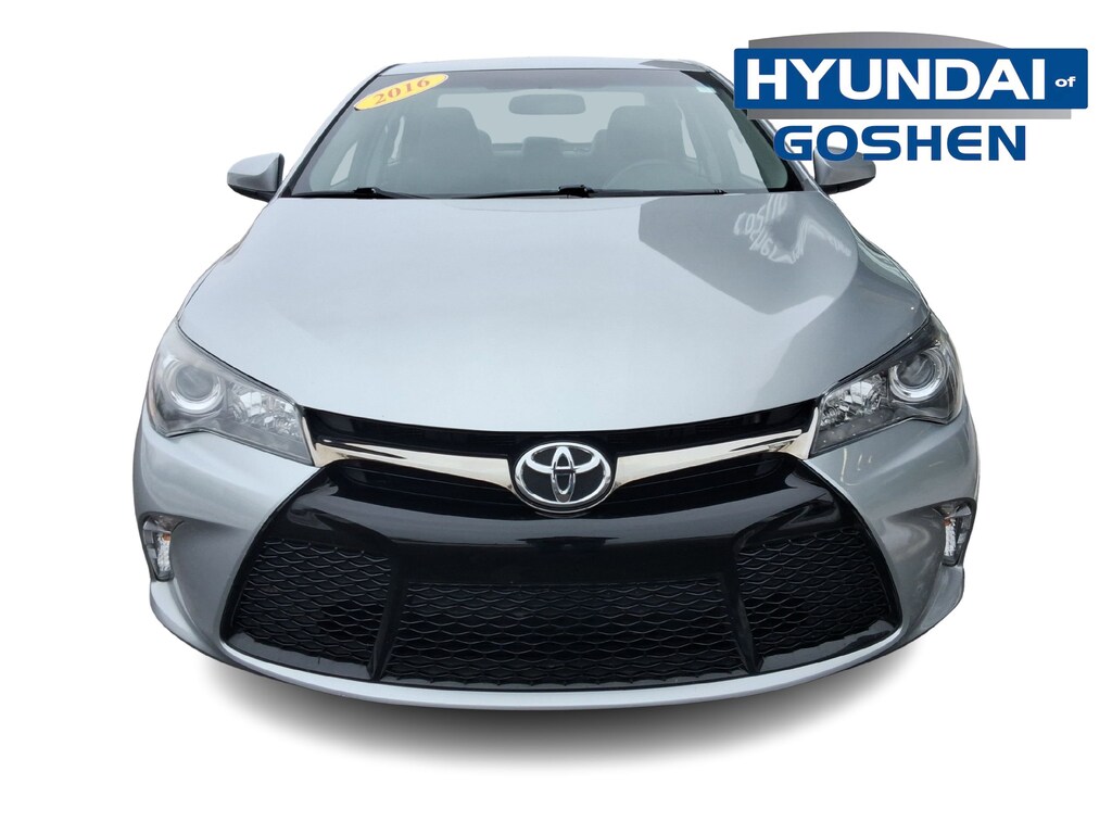 Used 2016 Toyota Camry SE Sedan