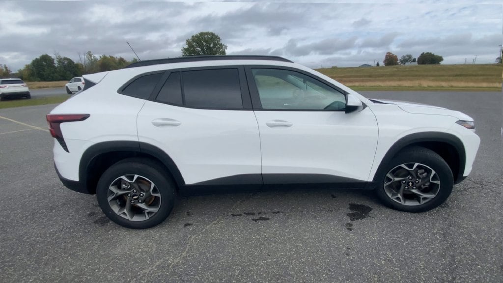 2024 Chevrolet Trax LT - Photo 9
