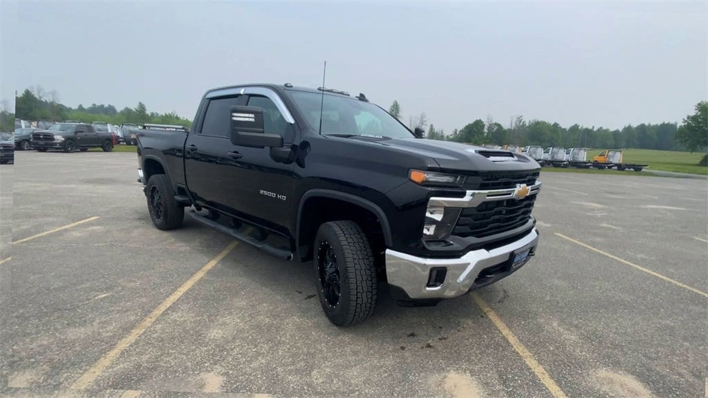 Used 2024 Chevrolet Silverado 2500HD LT with VIN 2GC4YNE7XR1213486 for sale in Champlain, NY