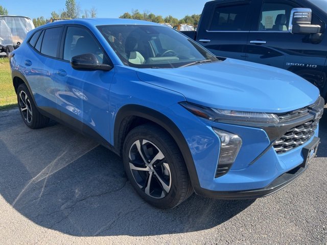 2024 Chevrolet Trax photo 2
