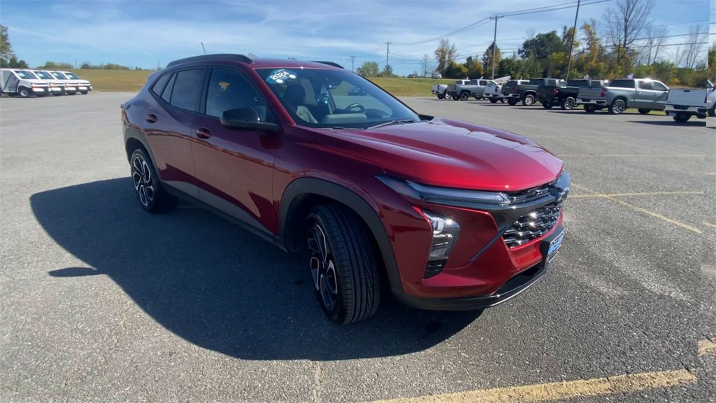 2024 Chevrolet Trax photo 2