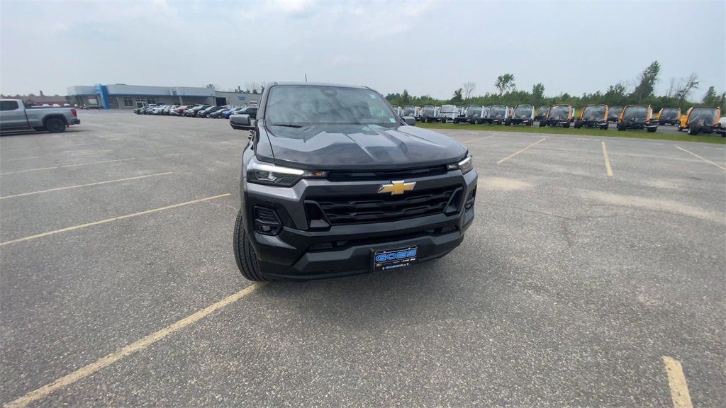 2025 Chevrolet Colorado Work Truck LT photo 3