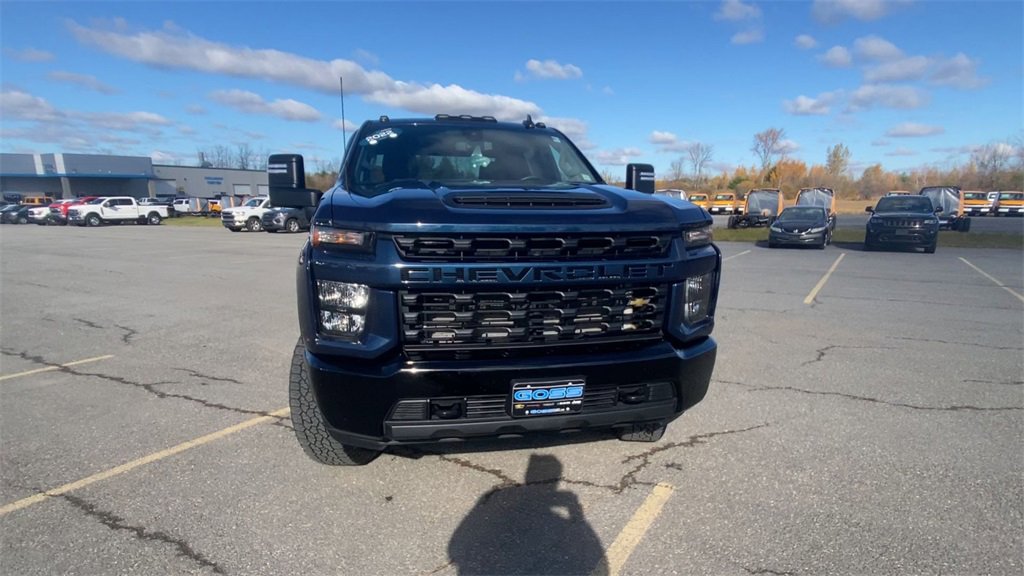 2022 Chevrolet Silverado 2500HD Custom photo 3