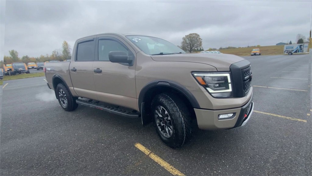2022 Nissan Titan Crew Cab PRO-4X photo 2