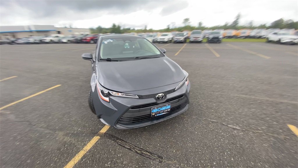2023 Toyota Corolla LE photo 3