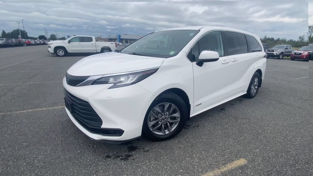 Used 2021 Toyota Sienna LE Minivan