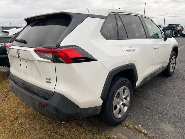 2022 Toyota RAV4 LE photo 3