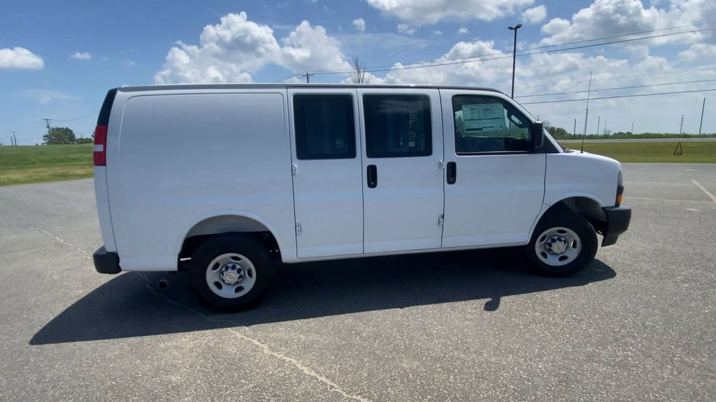 2025 Chevrolet Express Cargo Work Van - Photo 10