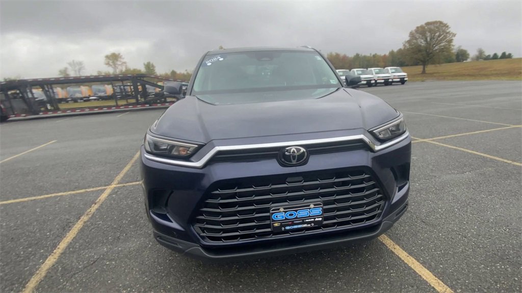 2024 Toyota Grand Highlander XLE photo 3