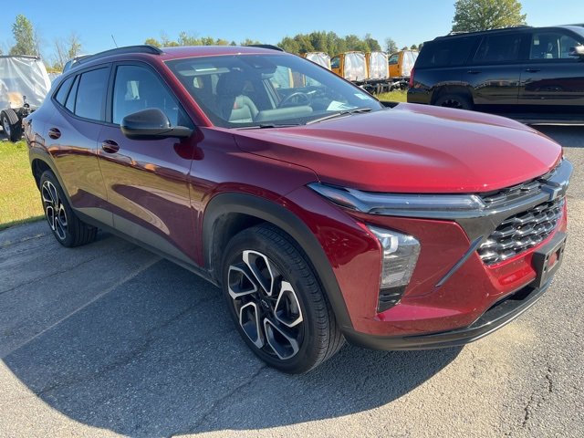 2024 Chevrolet Trax photo 2