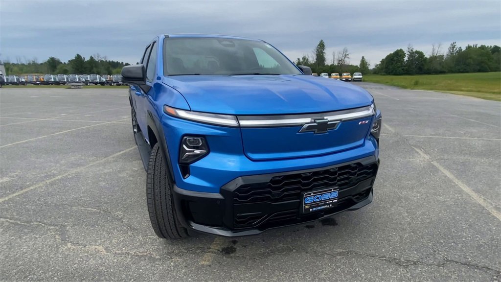 2025 Chevrolet Silverado EV RST photo 3