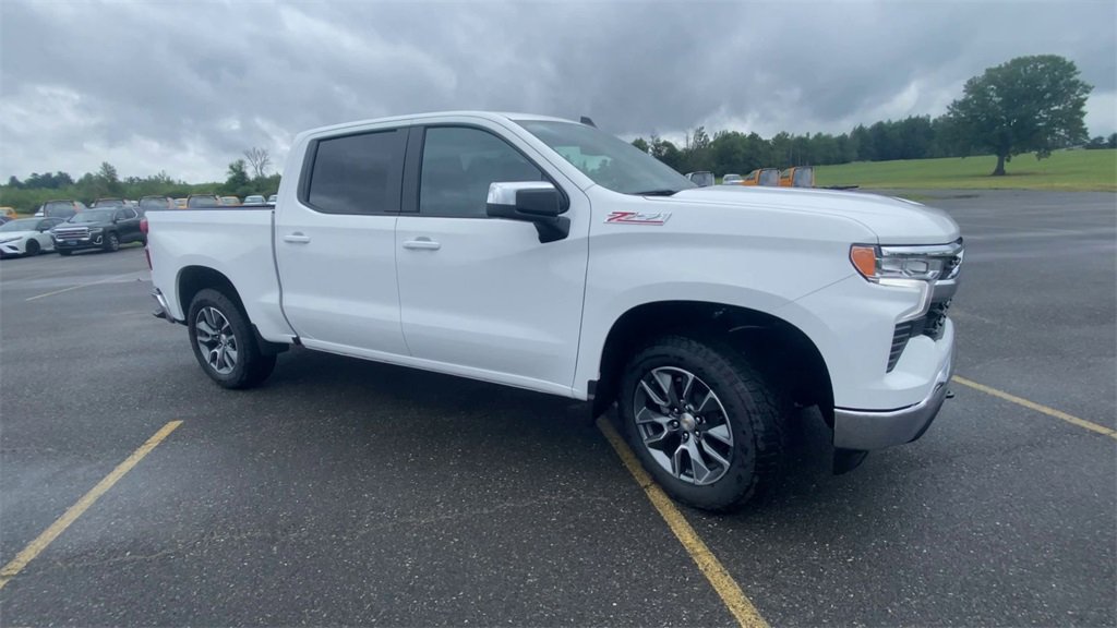 2026 Chevrolet Silverado 1500 LT photo 2