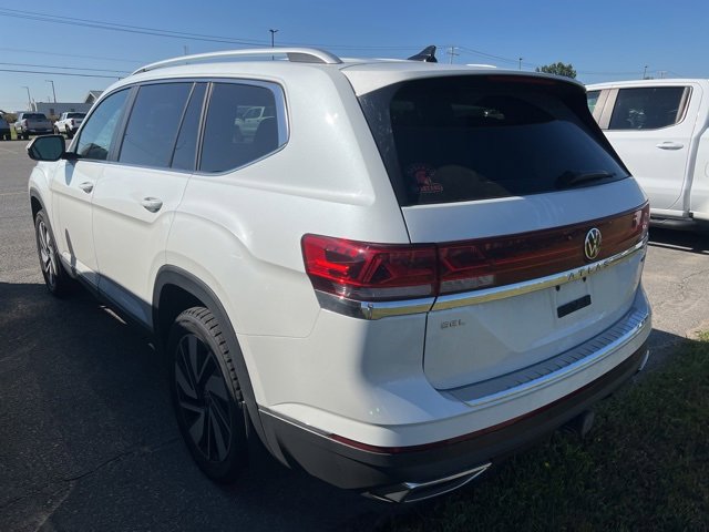 2024 Volkswagen Atlas SEL photo 3
