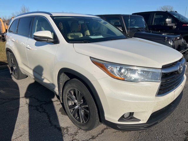2016 Toyota Highlander XLE photo 2