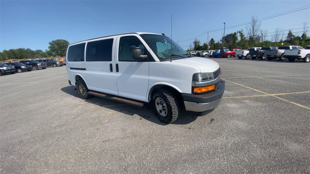 Used 2018 Chevrolet Express Passenger LT with VIN 1GAZGMFG0J1300883 for sale in Champlain, NY