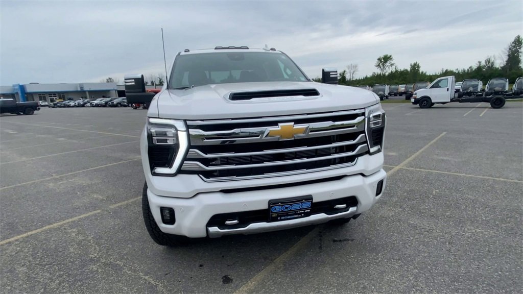 2025 Chevrolet Silverado 3500HD High Country photo 3