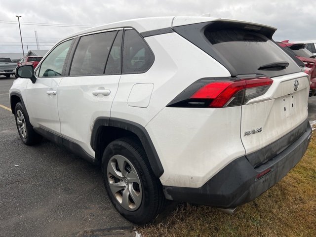 2022 Toyota RAV4 LE photo 4