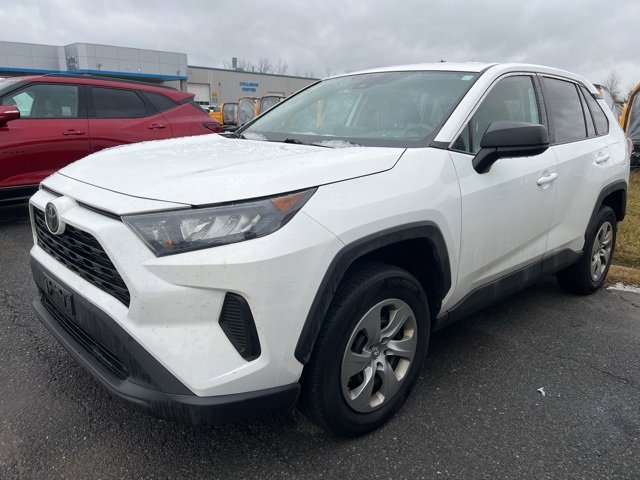 2022 Toyota RAV4 LE's photo