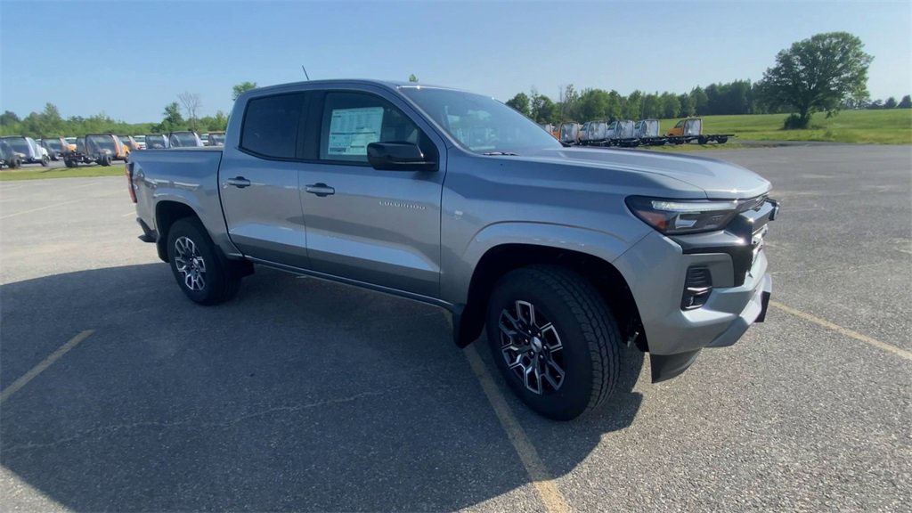 2025 Chevrolet Colorado Z71 photo 2
