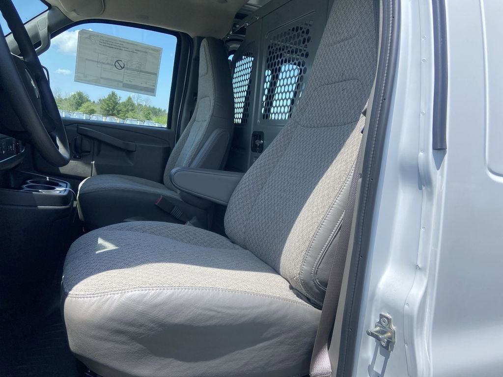 2025 Chevrolet Express Cargo Work Van - Photo 19