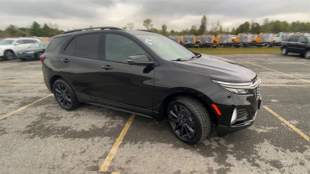 2022 Chevrolet Equinox RS photo 2