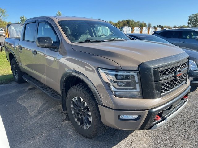 2022 Nissan Titan PRO-4X photo 2