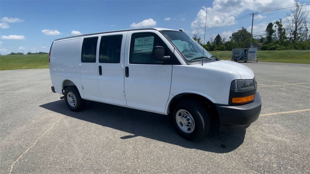 2025 Chevrolet Express Cargo 3500 Van photo 2