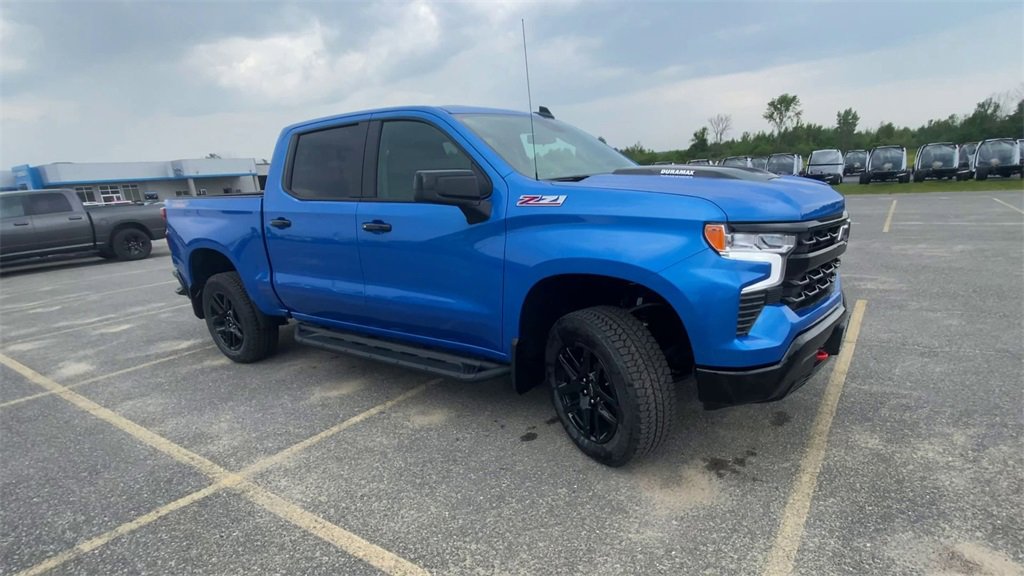 2025 Chevrolet Silverado 1500 LT Trail Boss photo 2