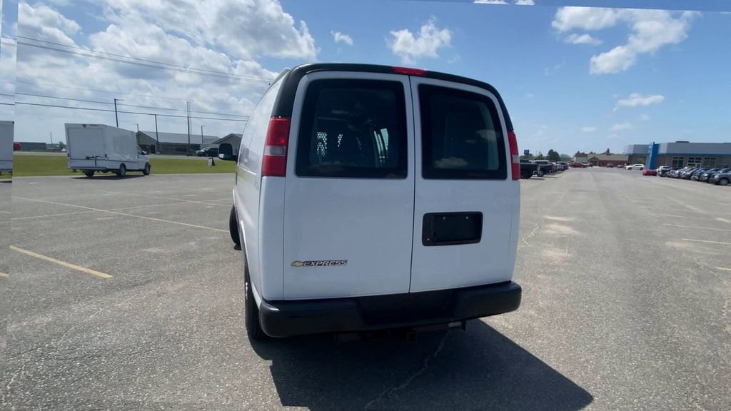2025 Chevrolet Express Cargo Work Van - Photo 8