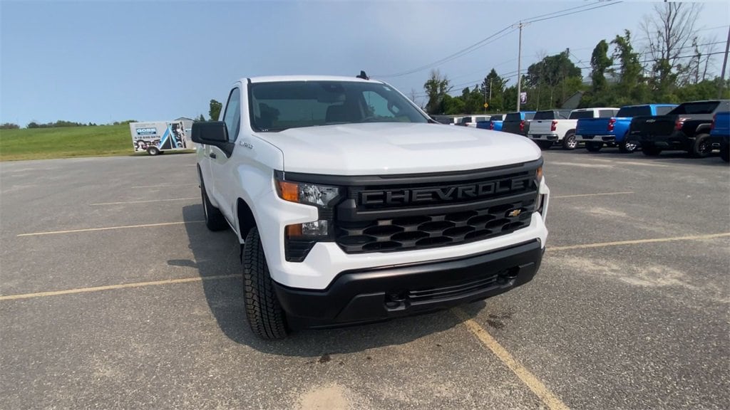 2025 Chevrolet Silverado 1500 photo 3