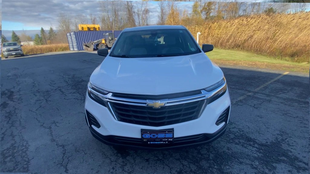 2022 Chevrolet Equinox LS photo 3