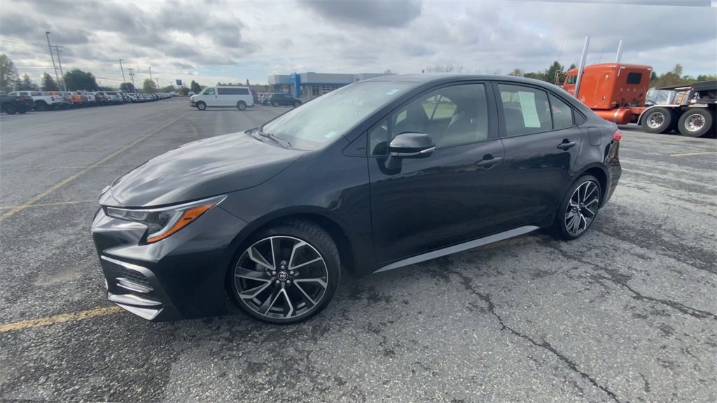 2022 Toyota Corolla SE photo 3