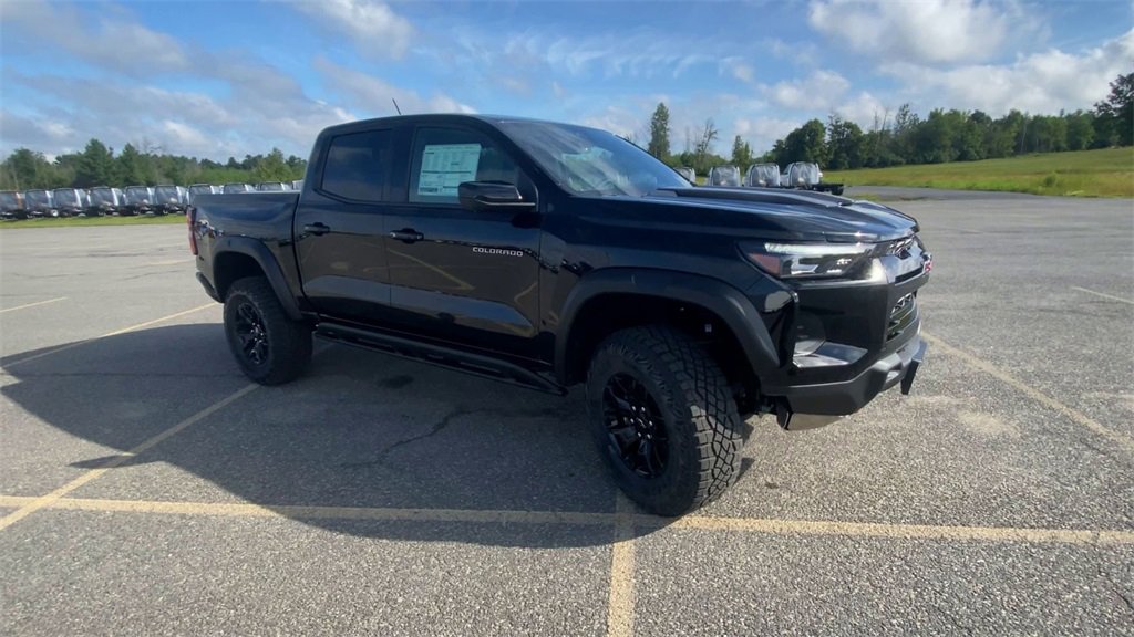 2025 Chevrolet Colorado ZR2 photo 2