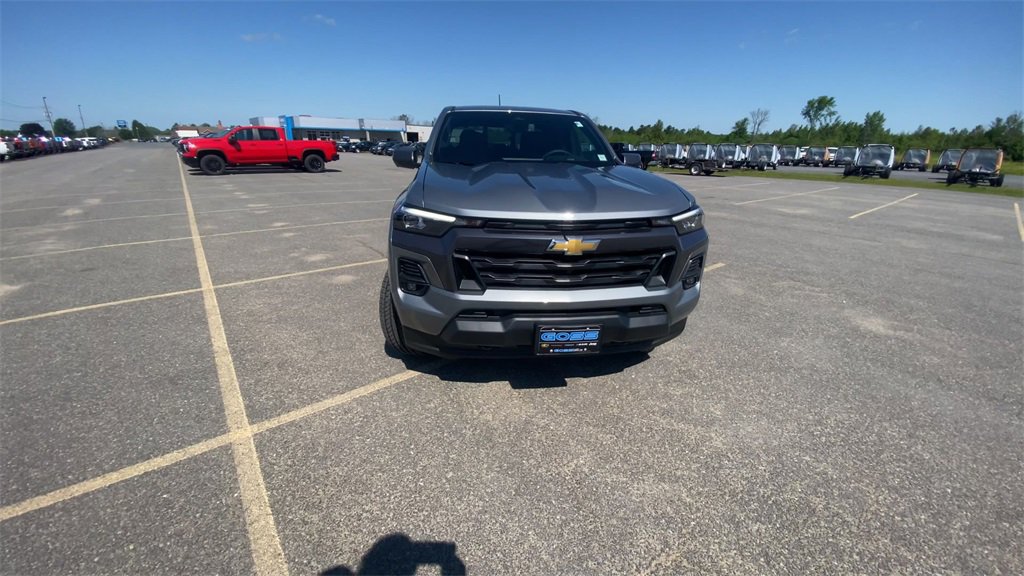 2025 Chevrolet Colorado Work Truck LT photo 3