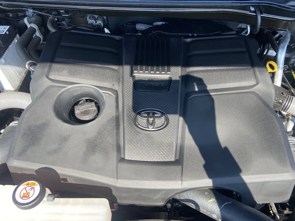 2025 Toyota Tundra Limited - Photo 37