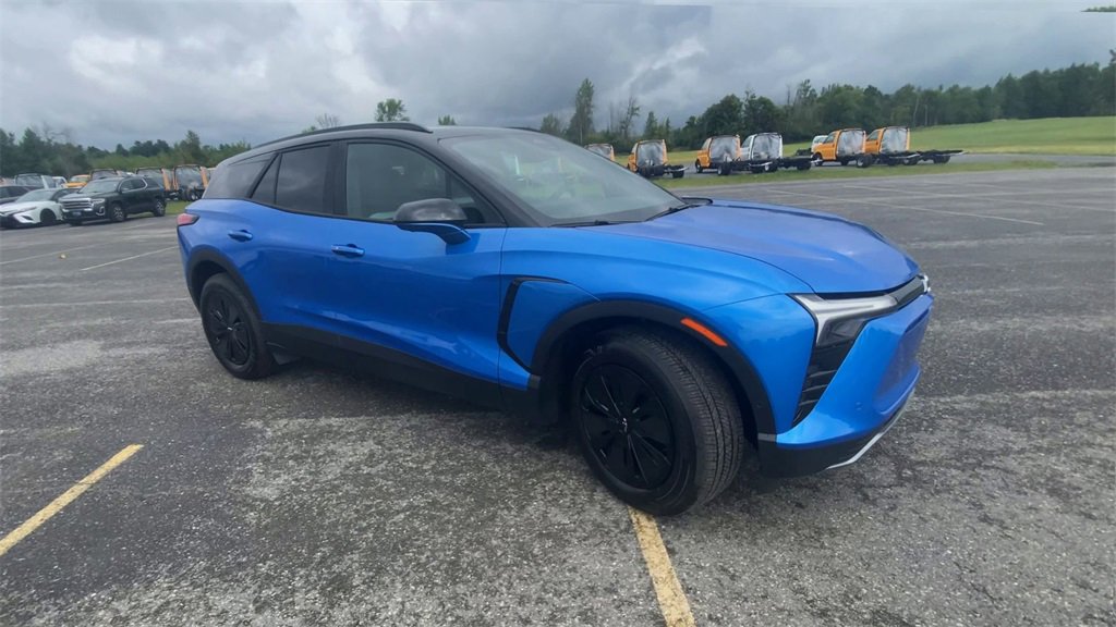 2025 Chevrolet Blazer EV photo 2