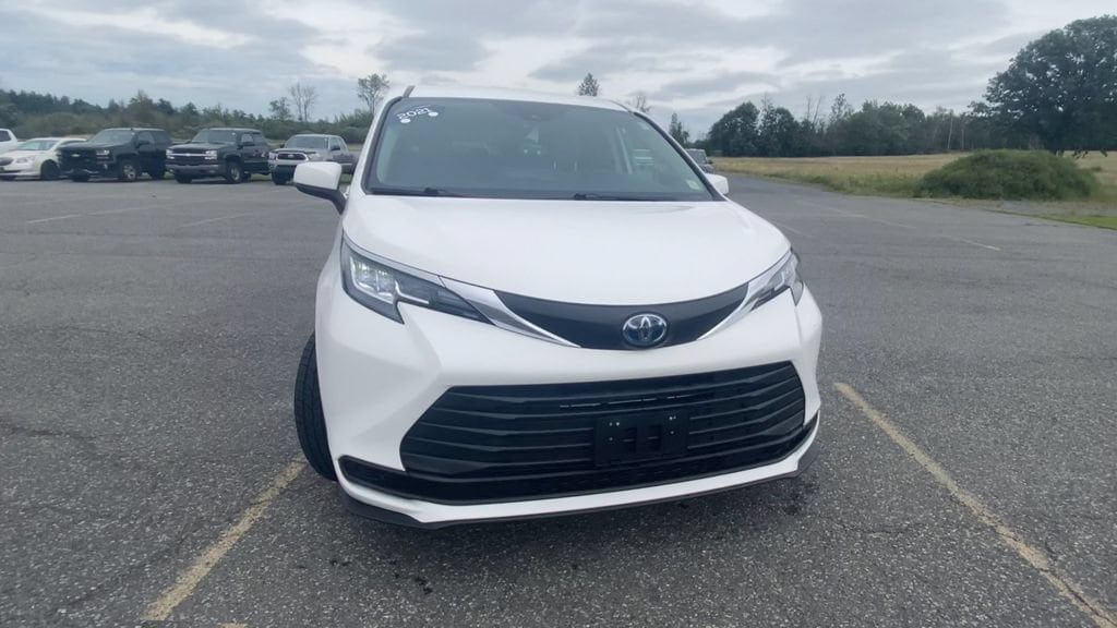 Used 2021 Toyota Sienna LE Minivan