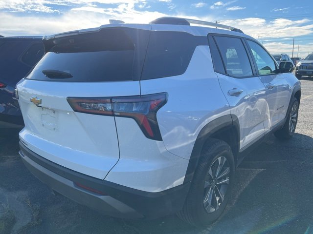 2025 Chevrolet Equinox LT photo 2